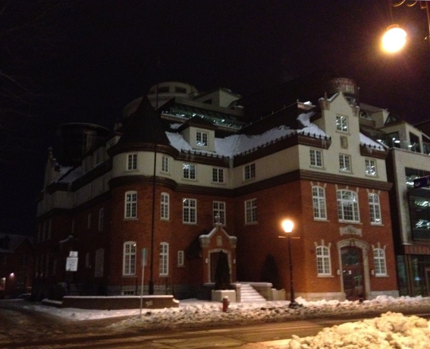 Looking good on Place du Portage