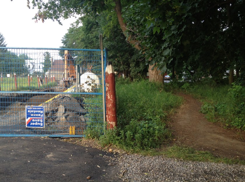 Link from wooded path to Fisher Ave