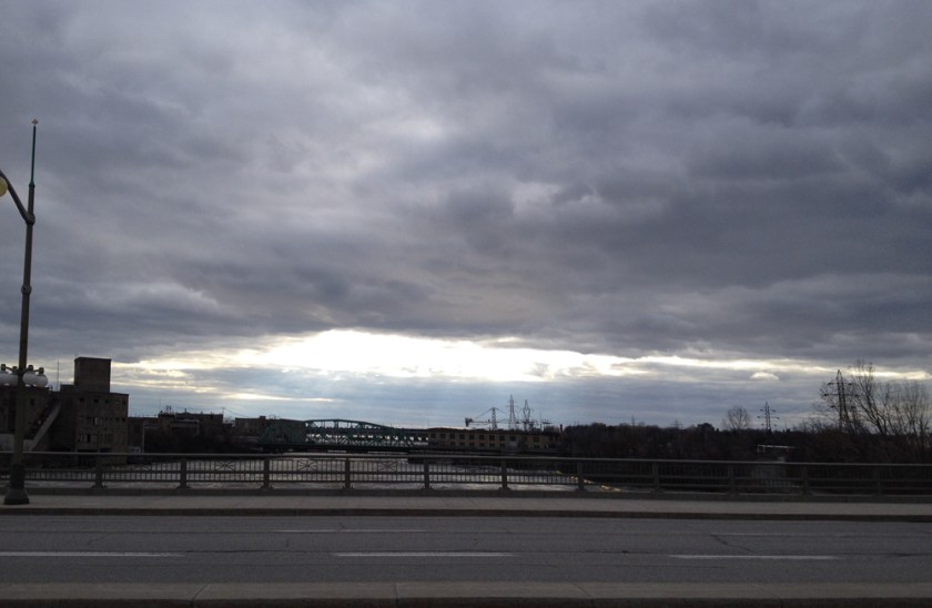 April sky over the Chaudière dam