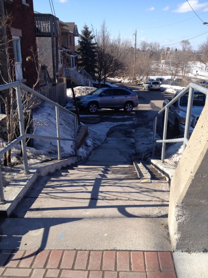 Steps & trough down to Breezehill.