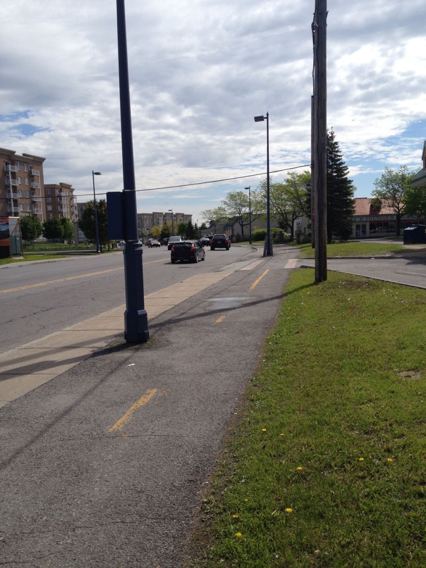Path along Boulevard de la Gappe