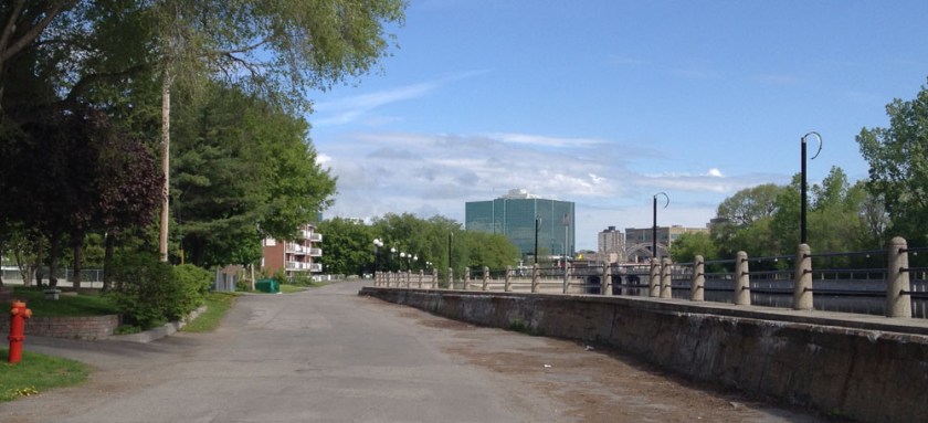 Rue Taylor along the western side of the ruisseau