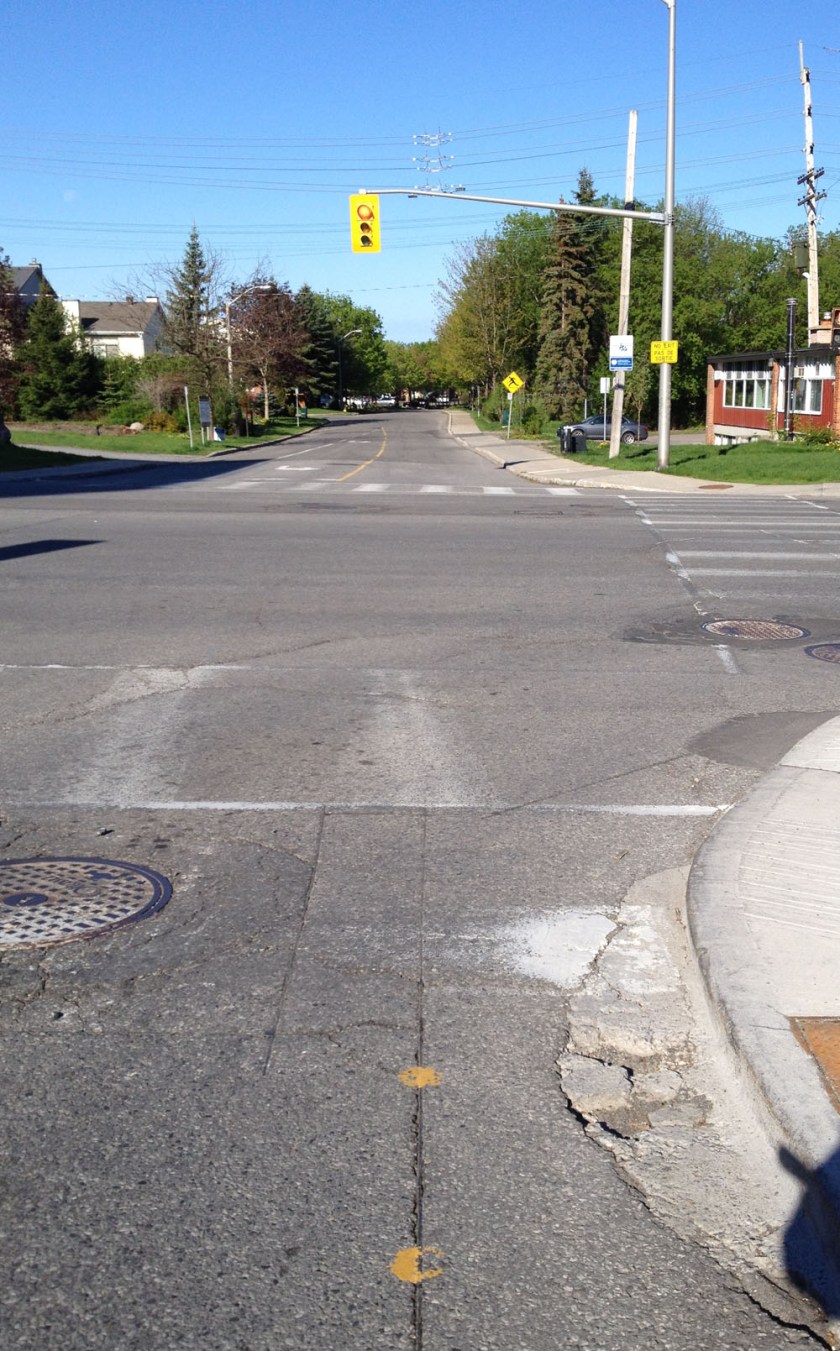 Yellow dots at the intersection of Britany Drive and St Laurent.