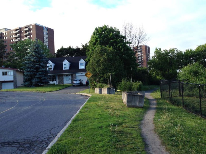 Path off Beaver Ridge towards Huron Towers