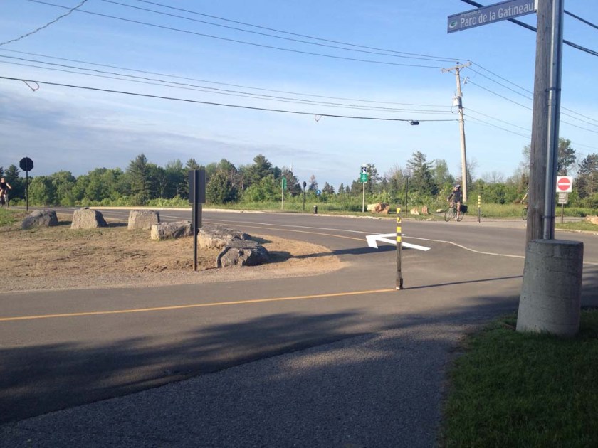 Gatineau Park Pathway continuing along Gatineau Park Driveway