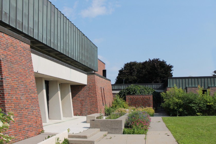 Brick screen (photo by Sarah)