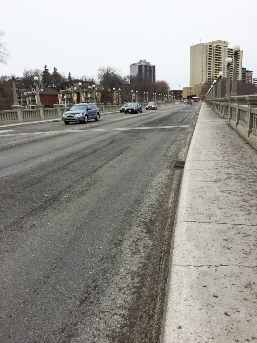 Missing bike lane heading west over the Cummings Bridge