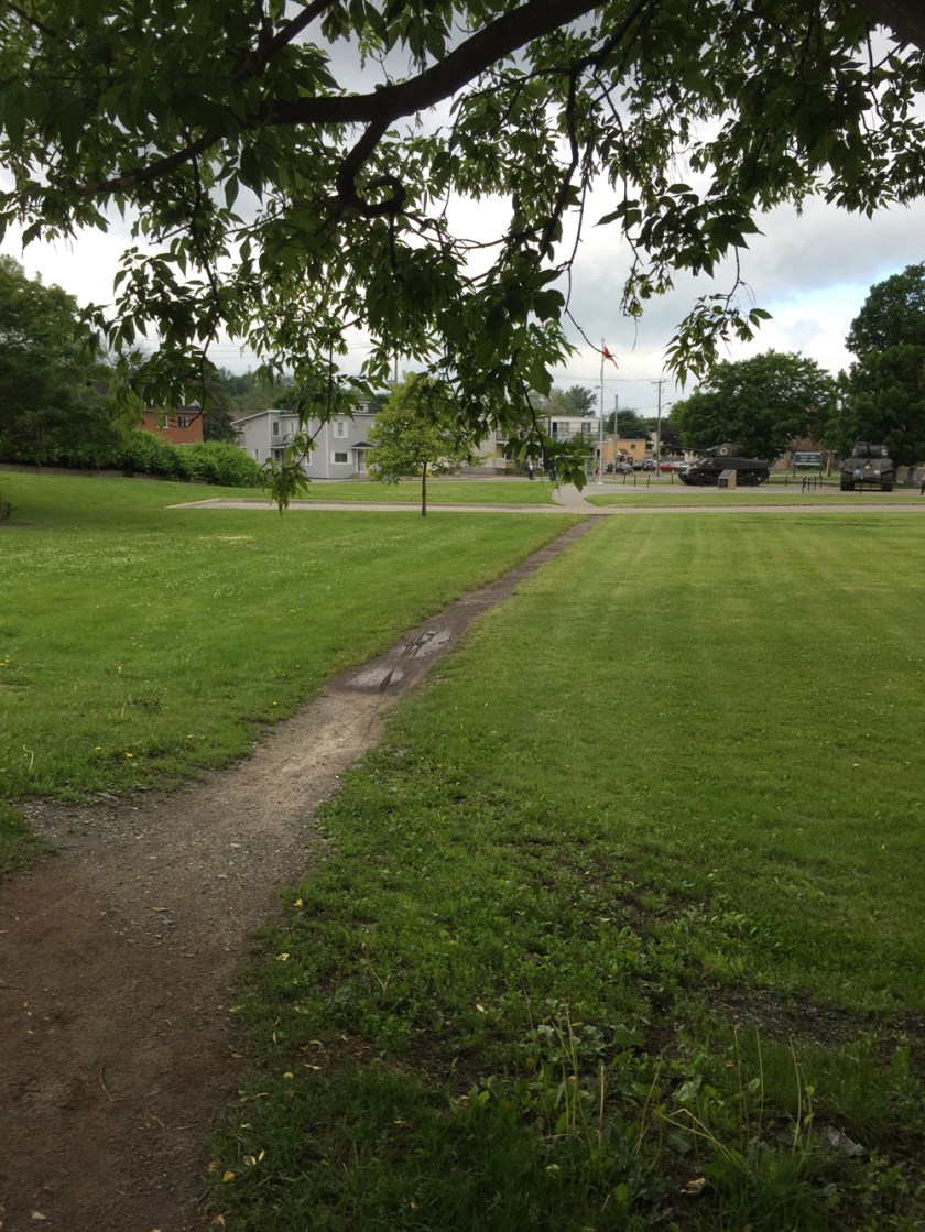 Desire line path from Alexandre-Taché intront of the armoury heading towards Boulevard St-Joseph