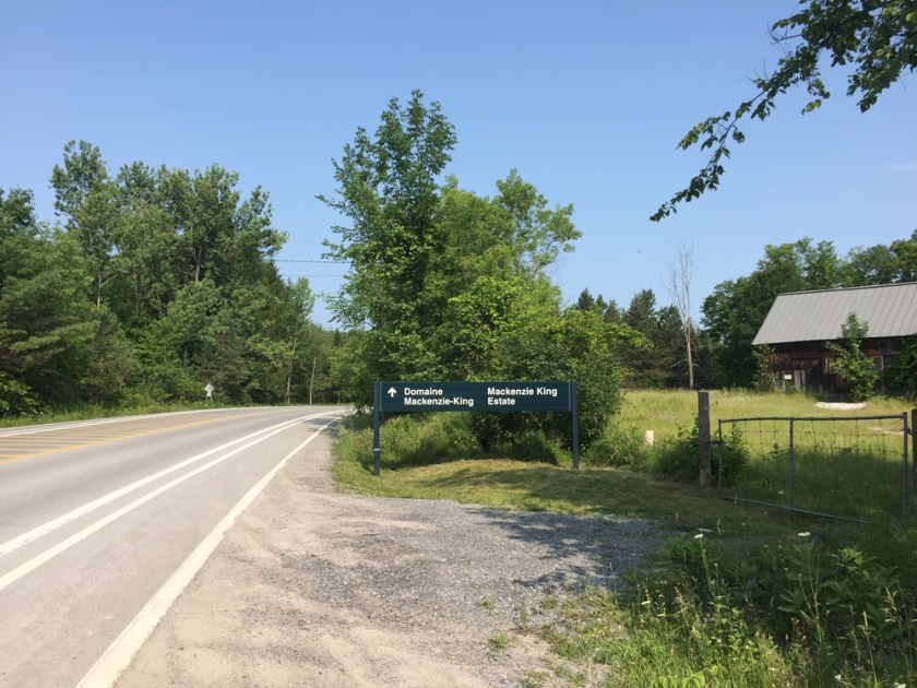 Bike lane along Meech lake Road