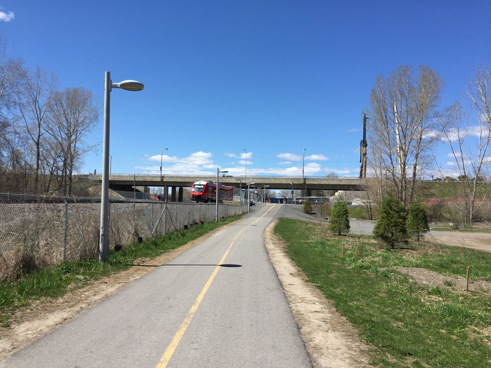 Path along the O-Train just before it heads right up up to Scott St