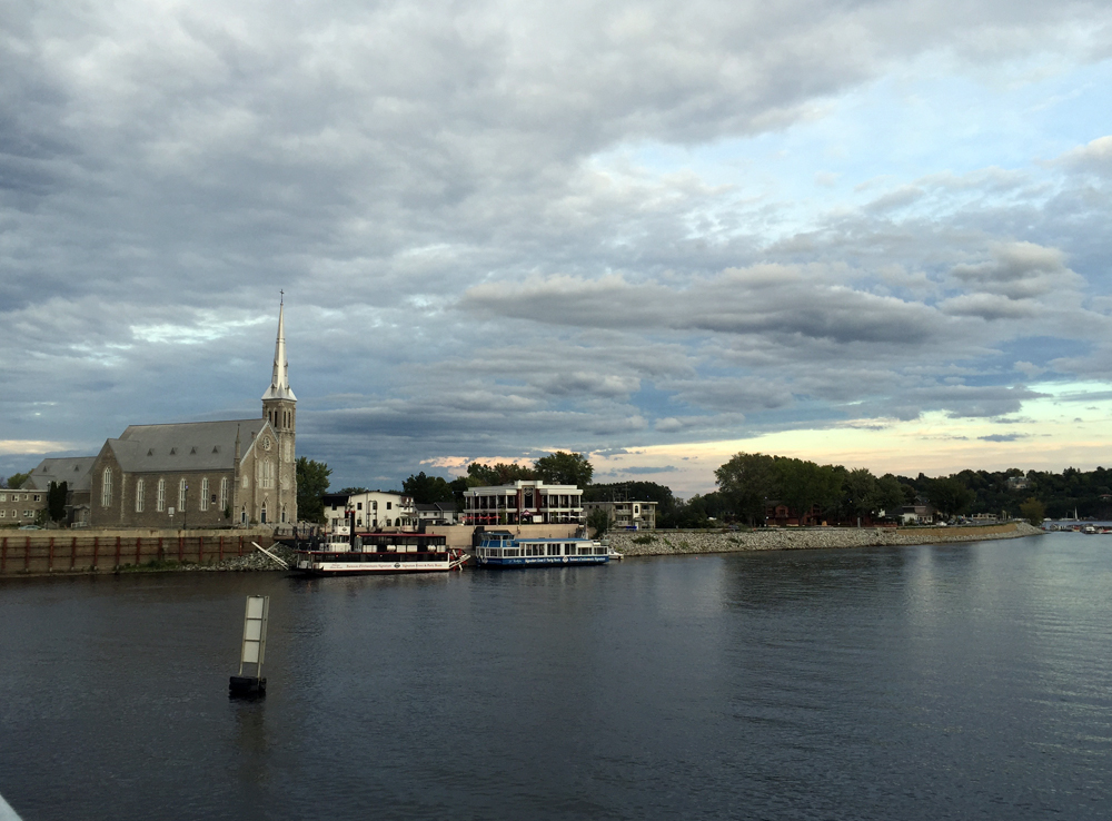 View of Pointe-Gatineau from the Lady-Aberdeen Bridge 